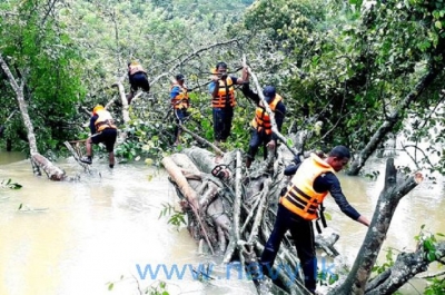 Navy continues flood relief operations