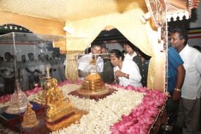 Mrs. Rajapaksa pays homage to sacred relics