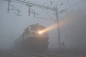 Fog delays 60 trains in Delhi
