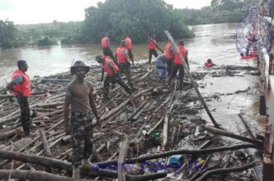 Navy assists to remove debris clogged in Wakwella Bridge