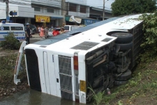 Sri Lankans hurt as tour bus plunges into ditch