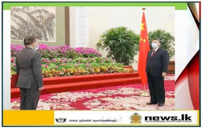    Dr. Palitha Kohona presents Credentials to the Chinese President   