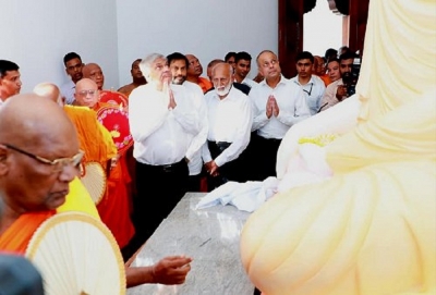 PM unveils  reclining Buddha statue at the Walukarama Viharay