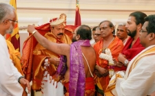 Hindu Priests invoke blessings on the President for Diwali