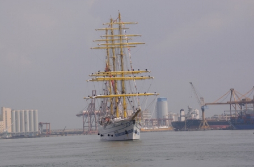 Indonesian sailing vessel arrives at Colombo Port