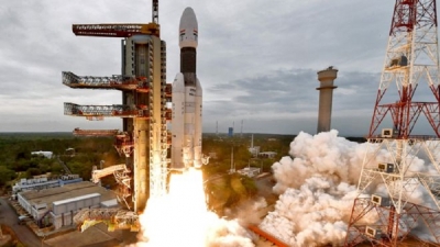 Chandrayaan-2: India spacecraft begins orbiting Moon