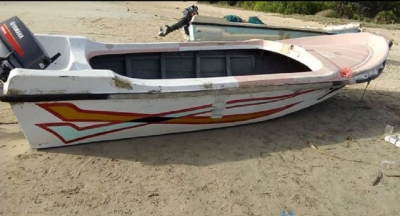 Navy finds an abandoned fishing craft at Erakkandi beach