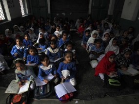 Gunmen hold 500 students hostage in Peshawar; Pak Taliban claims responsibility