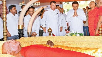 President paid  last respects to late Ven. Naramane  Nayake Thera