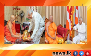 President visits Chief Prelates of Malwathu and Asgiri Chapters