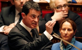 French PM Manuel Valls warns of chemical or biological attack
