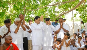 President visits Swarnapali Rajamaha Viharaya,