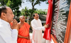 President unveils pinnacle of new Chaithya at Samadhi Buddhist Centre