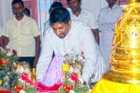 Defence State Minister Opens Omniscient Sacred Relics for Public Veneration