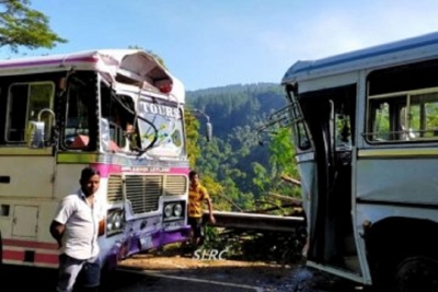 Two buses collide on Hatton-Kandy road  injuring 20 passengers