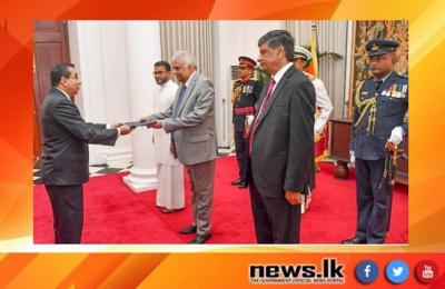 Three High Commissioners and seven Ambassadors present credentials to the President