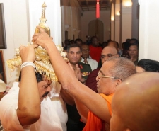 Relics of Sandahiru Stupa chamber handed over to the President