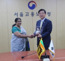 Minister Atukorale discuss workers' issues in Korea