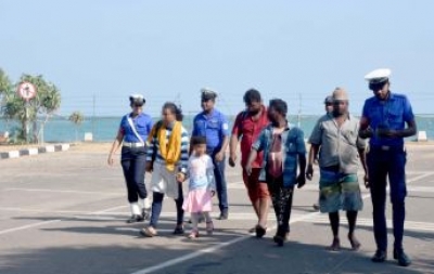 Navy apprehends 03 illegal immigrants along with 02 more suspects in Talaimannar seas 