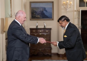 New High Commissioner presents credentials