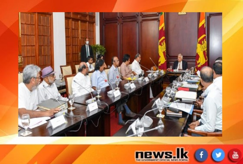 The President presides over discussions on future activities of the Sinhala Cultural Institute