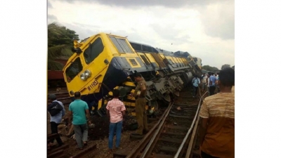 Train derailed at Maradana
