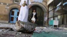 Yemen suicide bombing in Sanaa mosque 'kills 25'