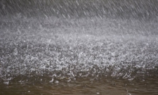 Strong winds of 60-70 km/h, heavy rain falls